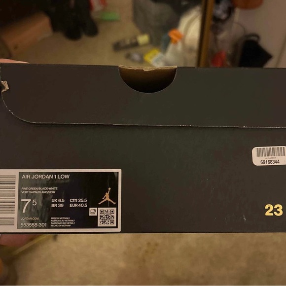 jordan dunks in forest green - Picture 3 of 3